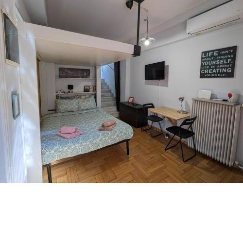 Artistic Flat in the Center of Athens