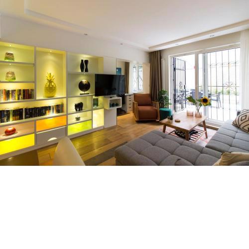 Artsy 2BR Flat w Private Patio in Nisantasi Center