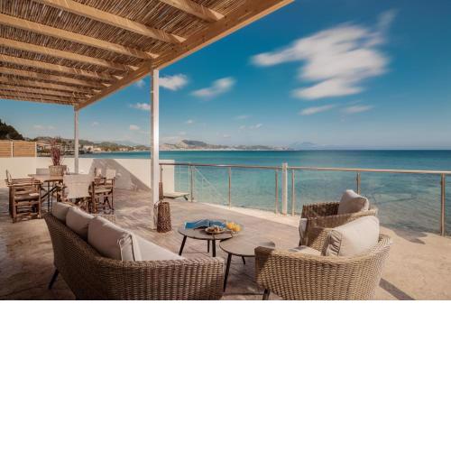 Astarte Villas - Bleu Beach Front Villa with Pool