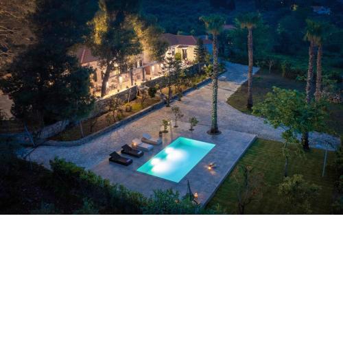 Astarte Villas - The Pine Tree Villa with Pool