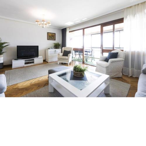 ASTURIAGA by SMiling Rentals
