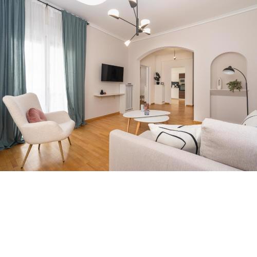 Athenian Classy 2BD Apt next to Metro Panepistimio