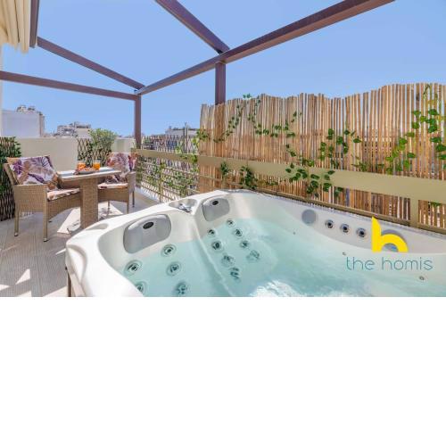 Athenian Sky Retreat: Jacuzzi & Fresh Elegance!
