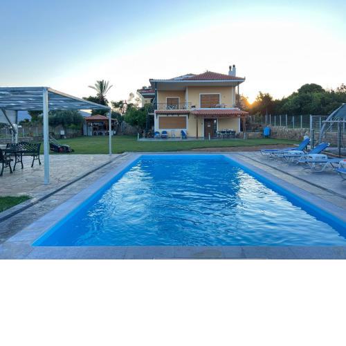 Athens Countryside resort with pool