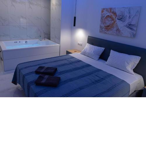 Athens Jacuzzi apartment