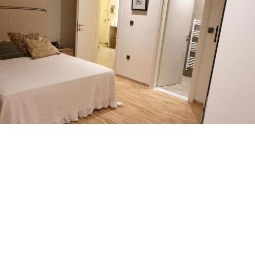Athens stylish central renovated 1B Apartment