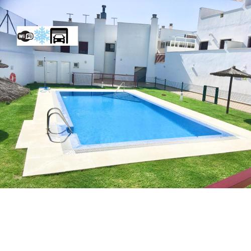 Ático con garaje, 2 terrazas, piscina, Aire Ac y WIFI -SÓLO FAMILIAS Y PAREJAS-