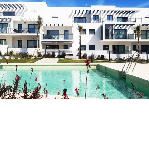 Atico con piscina, golf, vistas al mar