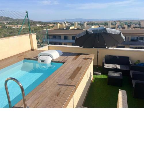 Ático con Piscina Privada y zona Chill Out