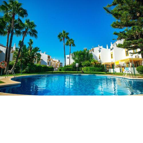 Atico con terraza - A 600 Metros de Playa La Carihuela - PISCINA - PARKING GRATIS -EXCELENTE WIFI
