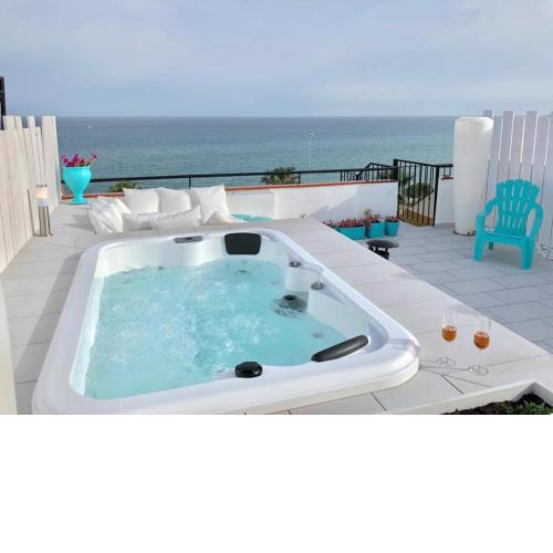 Ático-Duplex 1ª Linea de playa con Jacuzzi. 6 pax Ático-Duplex 1ª Linea de playa con Jacuzzi.