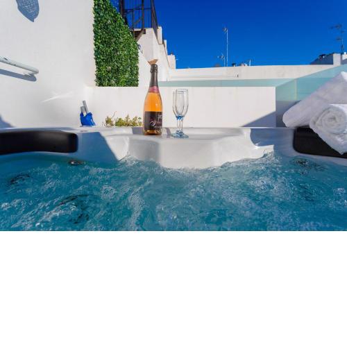 Atico & Jacuzzi CRUZ by Cadiz4Rentals
