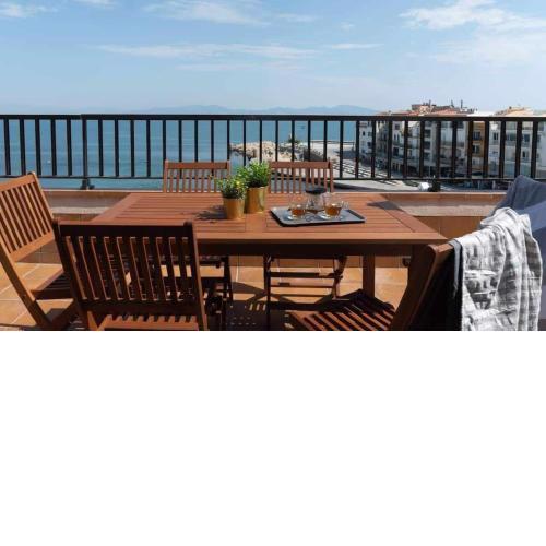 ÁTICO LA ESCALA apartamento en primera línea de mar