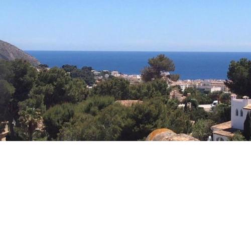 ATICO-PENTHOUSE EN MORAIRA CON VISTAS AL MAR