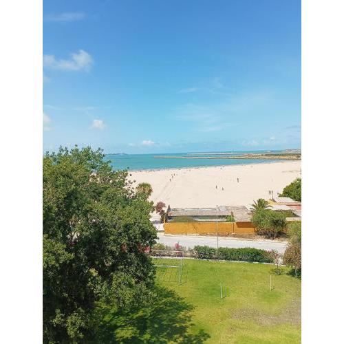 Ático primera línea de playa con vistas al mar