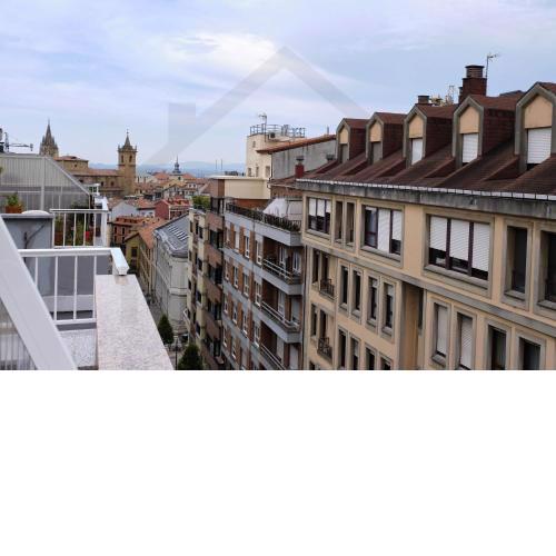 Ático Quintana I - con terraza, vistas a la ciudad, en el centro, con Wifi y garaje