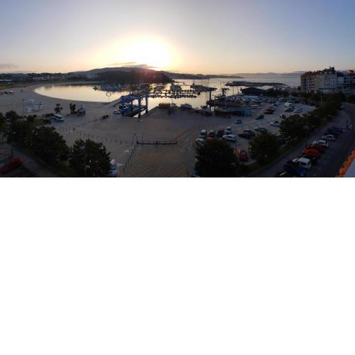 ÁTICO SANXENXO CON TERRAZAS Y VISTAS AL MAR