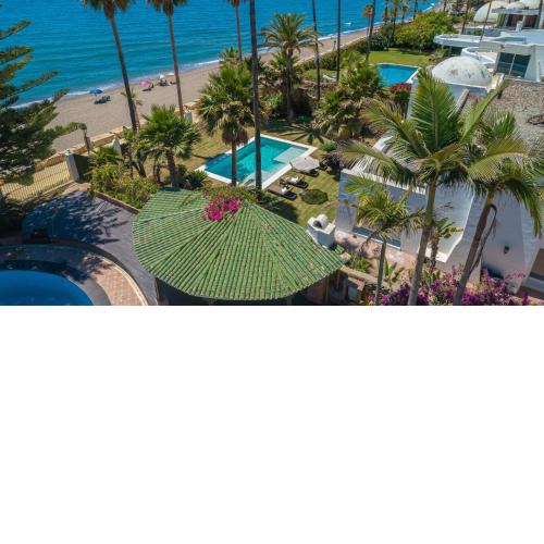 AÜA VILLA FRONT LINE BEACH