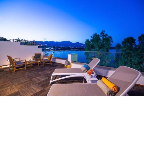 Aurelia Sea View Loft Suite