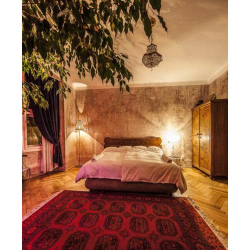 Authentic Art Apartment