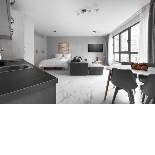 Avenue, Nilie Hospitality MGMT