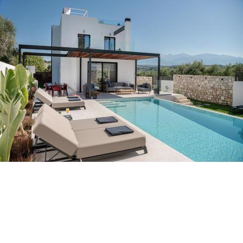 Avrilia Seaside Villa