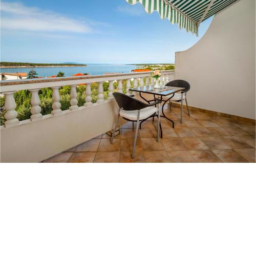 Awesome apartment in Barbat na Rabu with WiFi