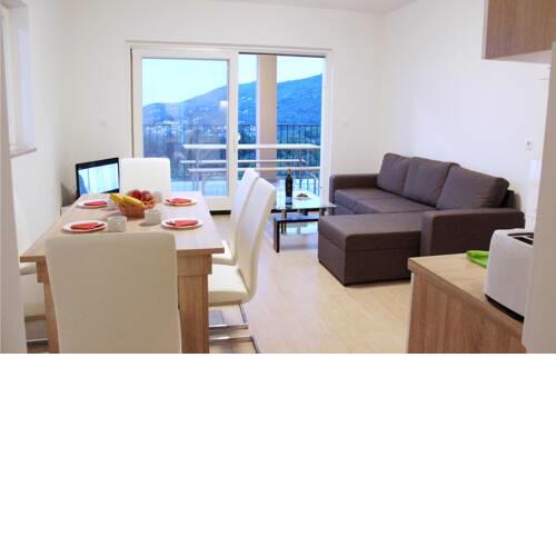 Awesome apartment in Icici w/ Outdoor swimming pool, WiFi and 2 Bedrooms