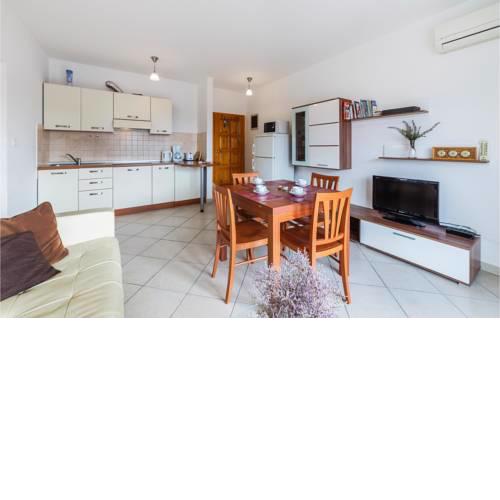 Awesome apartment in Medulin w/ 2 Bedrooms