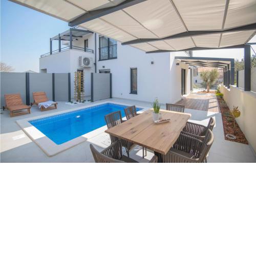 Awesome apartment in Murter with Outdoor swimming pool, WiFi and 1 Bedrooms
