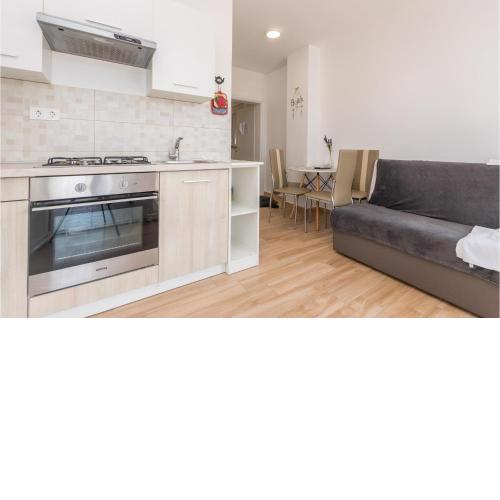 Awesome apartment in Turanj with WiFi