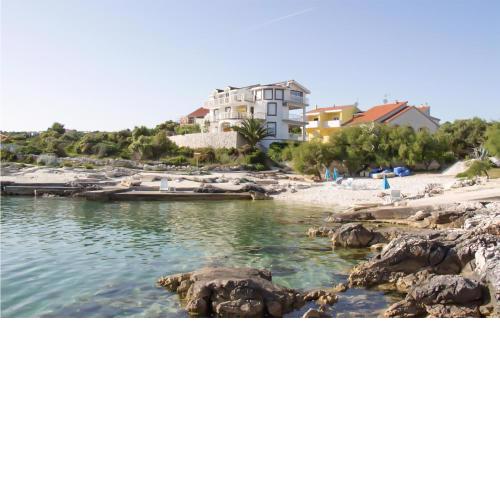 Awesome apartment in Zecevo Rogoznicko with 3 Bedrooms
