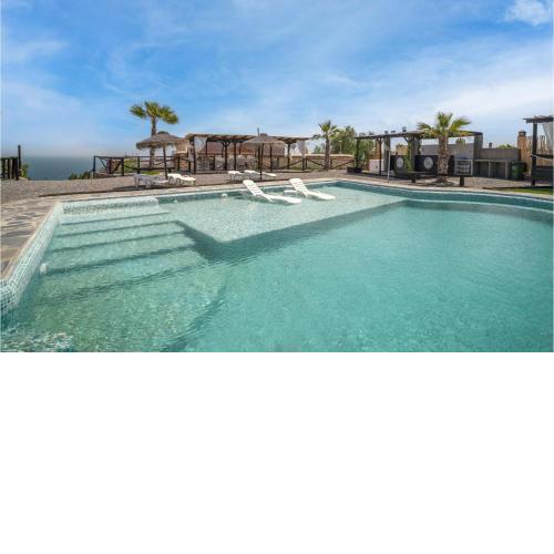Awesome Home In Adra With Wifi, Private Swimming Pool And 2 Bedrooms 2
