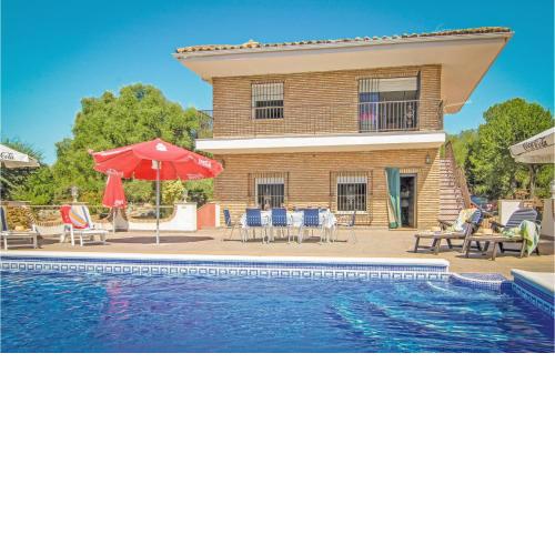 Awesome home in Almodvar del Ro with 5 Bedrooms, WiFi and Outdoor swimming pool
