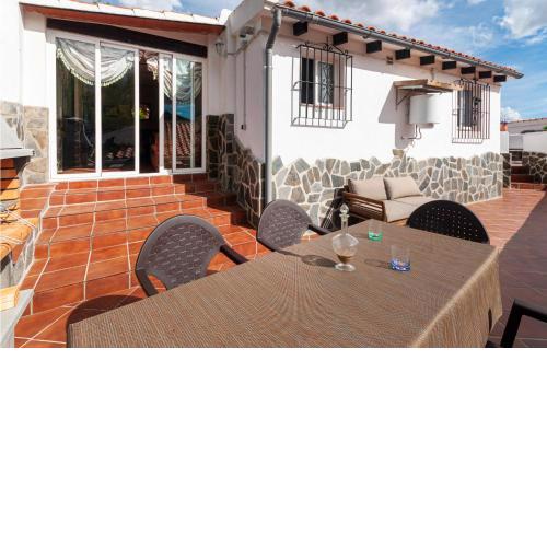 Awesome Home In Antequera With 3 Bedrooms, Wifi And Swimming Pool