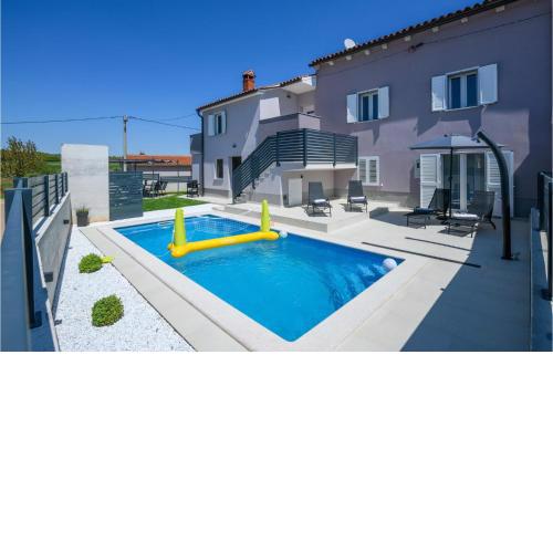 Awesome home in Barban with Outdoor swimming pool, WiFi and 3 Bedrooms