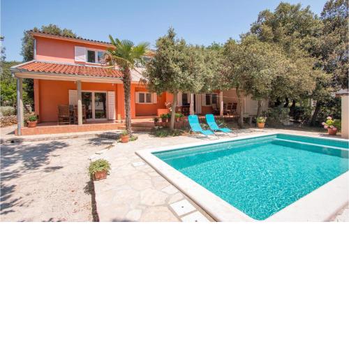 Awesome home in Barbariga with Outdoor swimming pool, WiFi and 3 Bedrooms