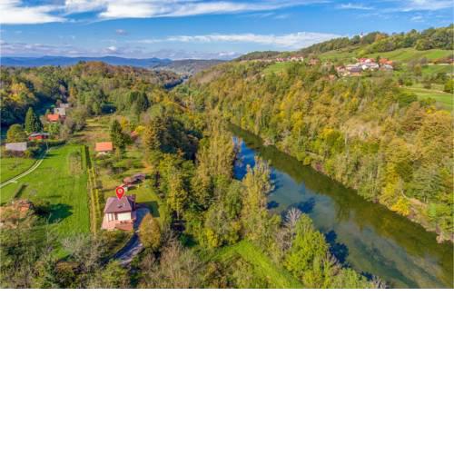 Awesome home in Bosiljevo w/ Jacuzzi and 4 Bedrooms