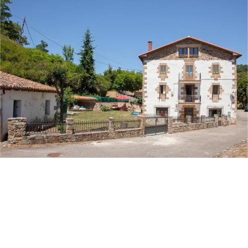 Awesome home in Brcena de Ebro with 4 Bedrooms