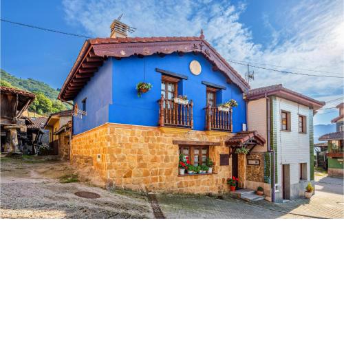Awesome home in Carabanzo