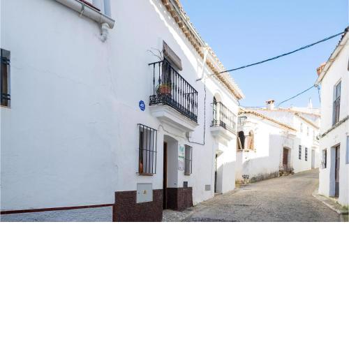 Awesome home in Castao del Robledo with WiFi and 3 Bedrooms