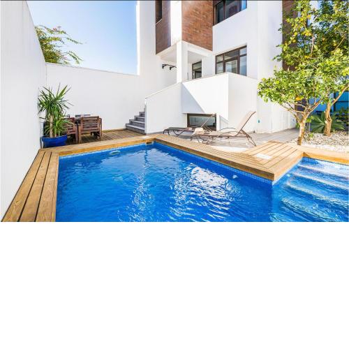 Awesome Home In Conil De La Frontera With 4 Bedrooms, Wifi And Outdoor Swimming Pool