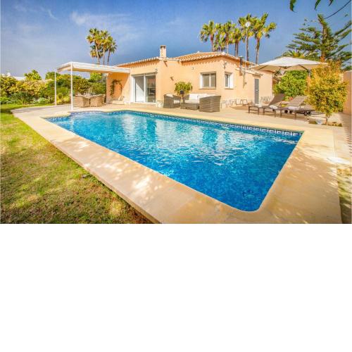 Awesome Home In Dnia With 3 Bedrooms, Wifi And Swimming Pool