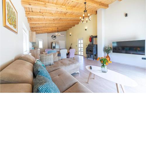 Awesome home in Dograde with Outdoor swimming pool, WiFi and 3 Bedrooms