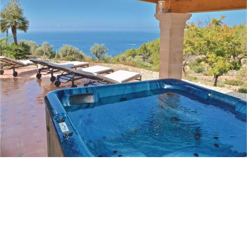Awesome home in Estellencs with 3 Bedrooms, Jacuzzi and WiFi