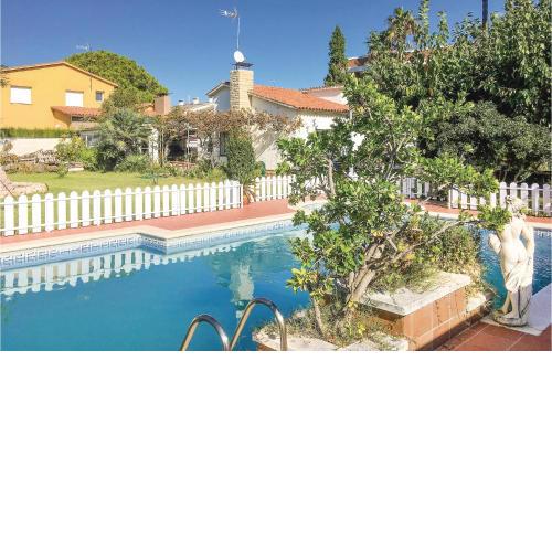 Awesome home in Francs with 3 Bedrooms and Outdoor swimming pool