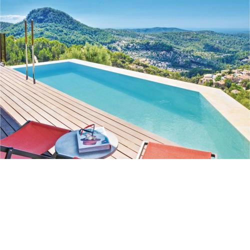Awesome Home In Galilea With 3 Bedrooms, Wifi And Swimming Pool