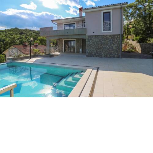 Awesome home in Icici w/ Outdoor swimming pool, WiFi and 4 Bedrooms