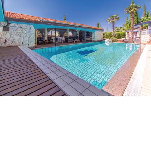 Awesome home in Izola w/ Outdoor swimming pool, WiFi and 4 Bedrooms