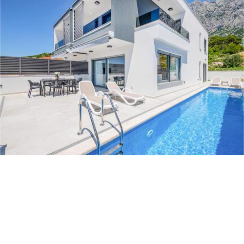 Awesome home in Makarska with Outdoor swimming pool, WiFi and 3 Bedrooms